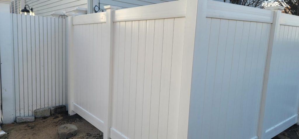 What Makes Custom Vinyl Fence Design Worth Hiring Experts For?