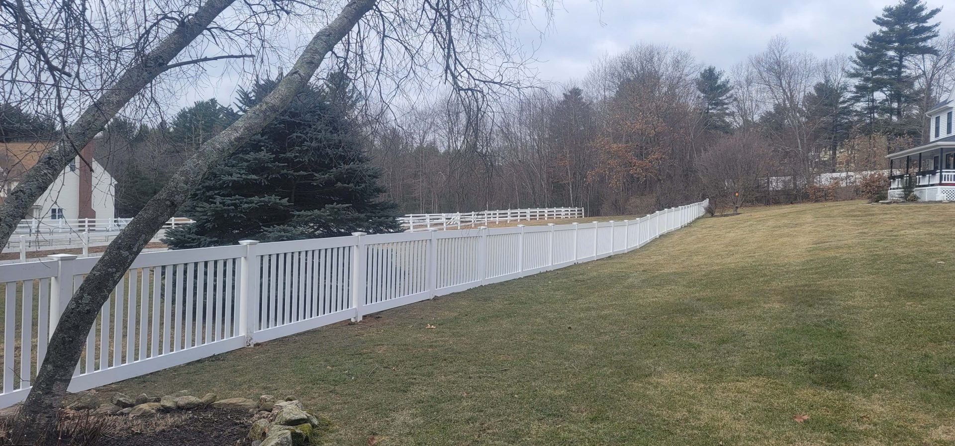 White vinyl fence 3